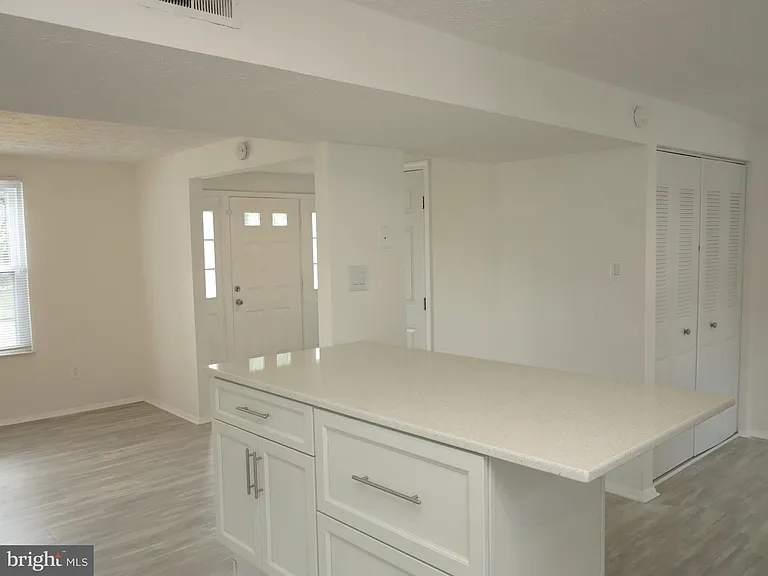 8406 Woodford Ct — Photo 12