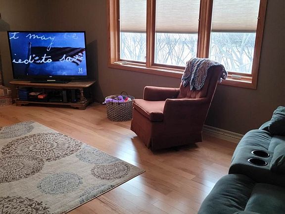 3rd image of 440 Silverwood Ln