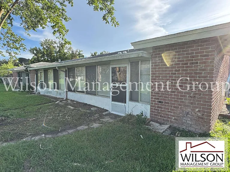 1241 Heritage Ln — Photo 16