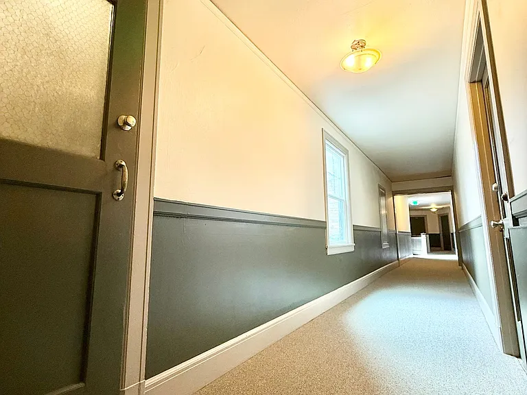 1522 E Olive Way — Photo 9