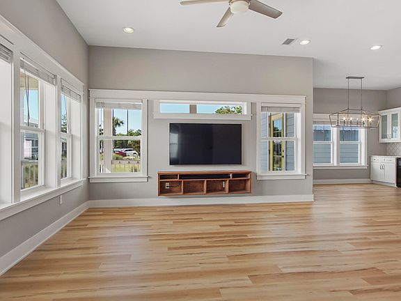 5th image of 411 Paradise Blvd