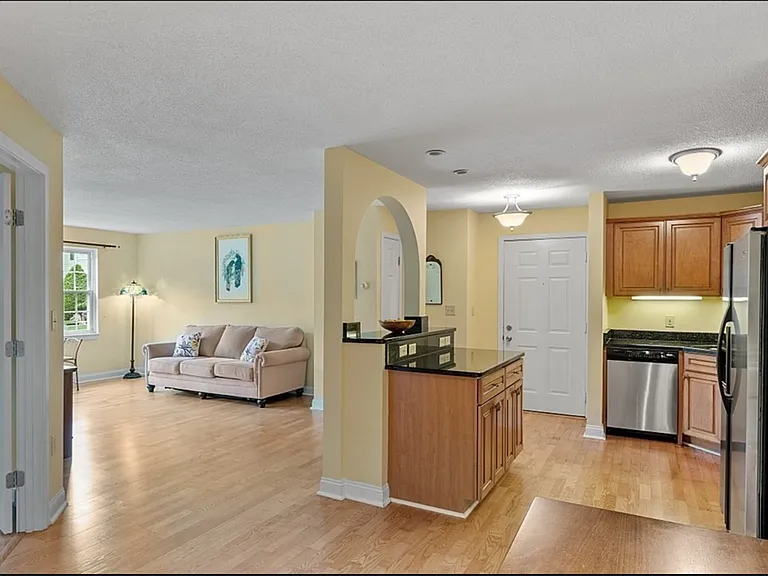 650 Brookside Dr #D — Photo 11