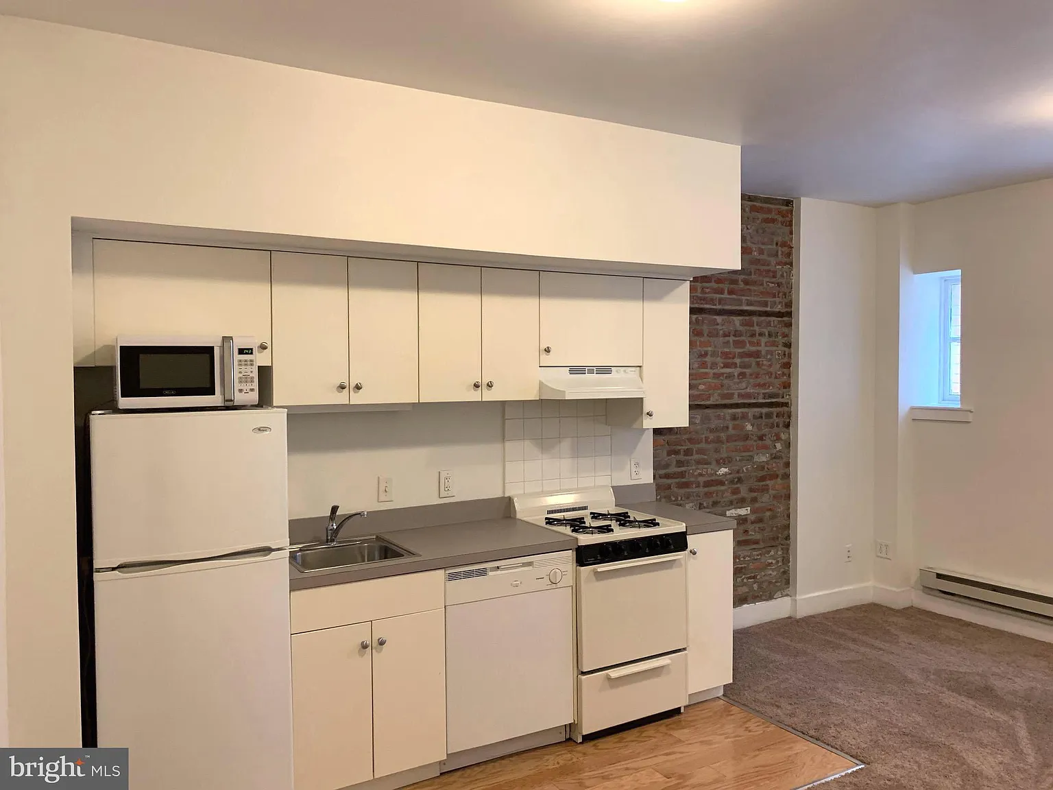1 bed, 5712 sqft, $1,350 — Photo 2