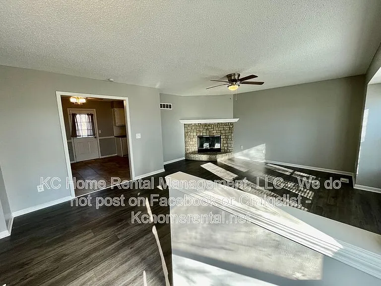 10606 N Oak Trafficway — Photo 4