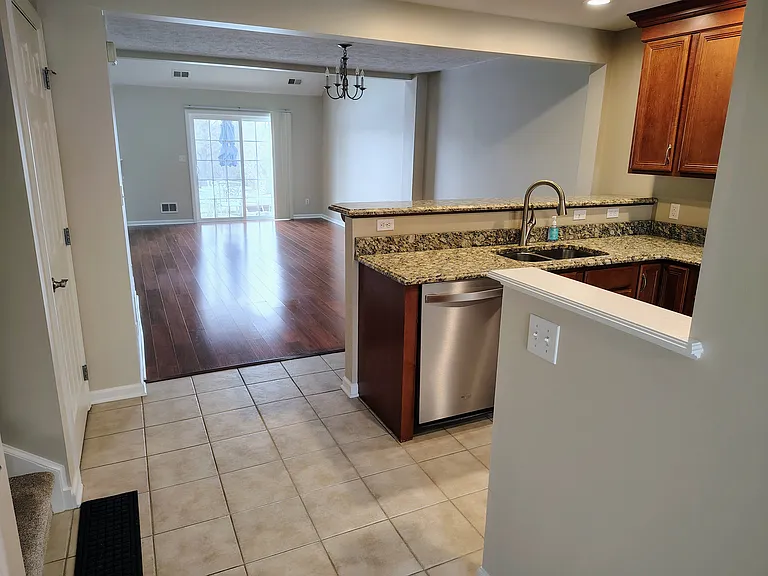 10557 Castle Ln — Photo 2