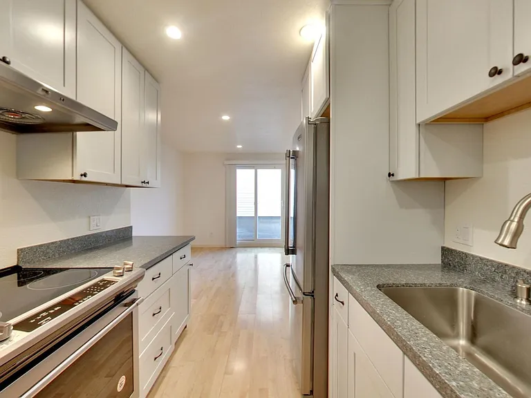 205 Collins St #5 — Photo 15