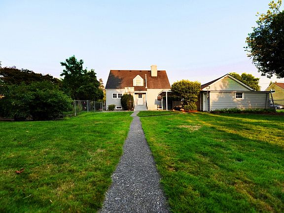 Backyard view plus entry way to unit B. Detached garage. Mature fruit trees and bushes