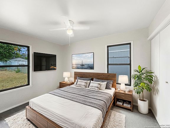 4th image of 743 UTOPIA LN