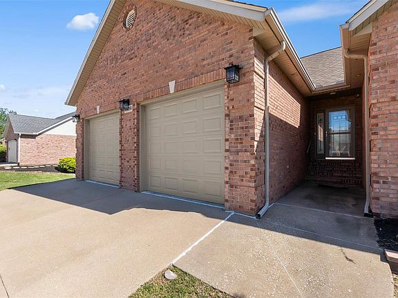 3rd image of 2106 Woodland Hills Dr
