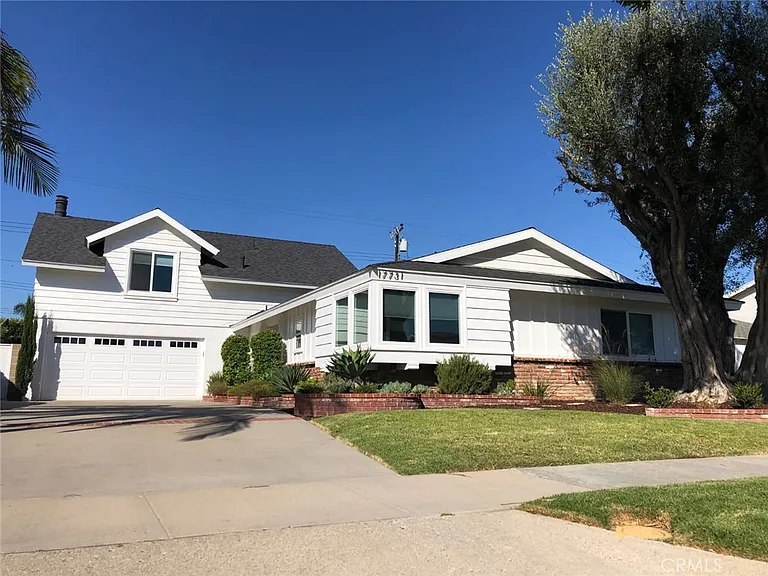 17731 Oak St — Photo 1