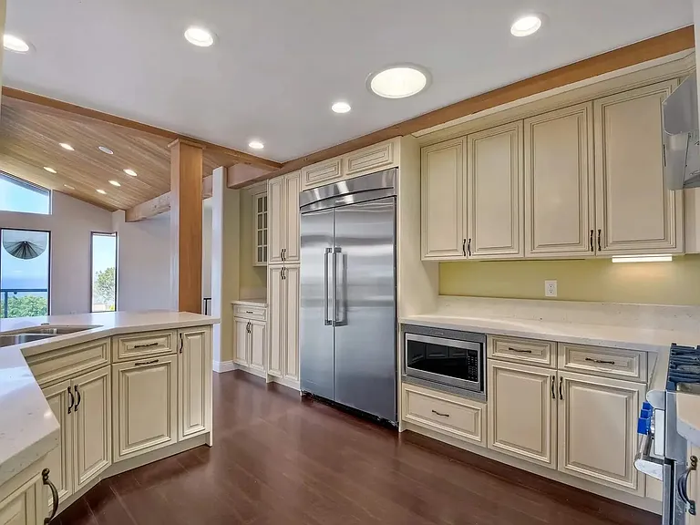610 Amphitheatre Dr — Photo 10