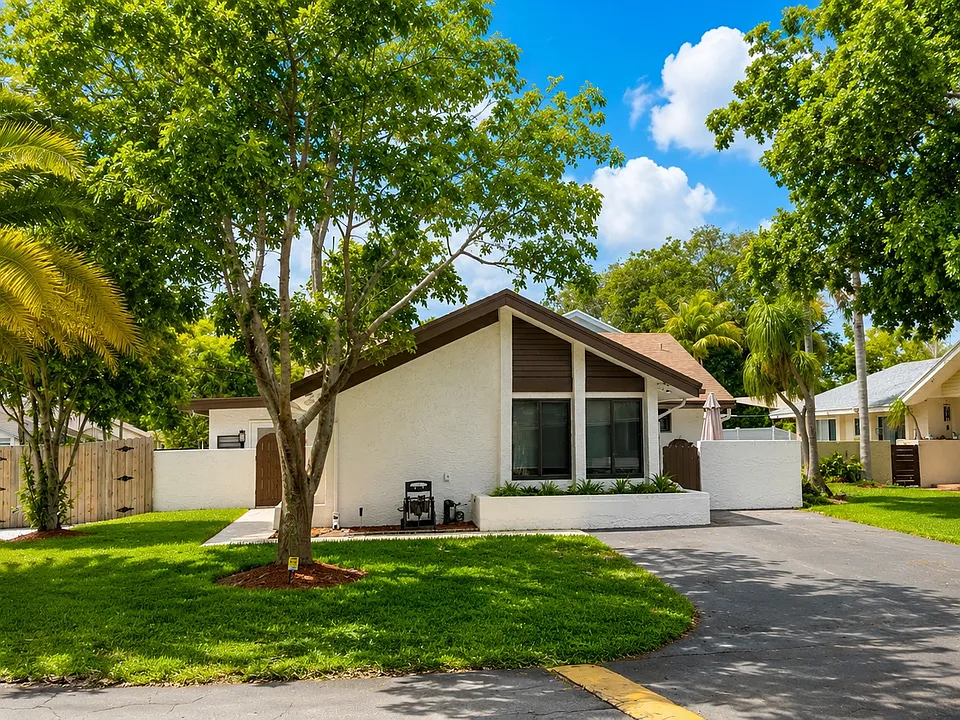 3931 SW 82nd Ter