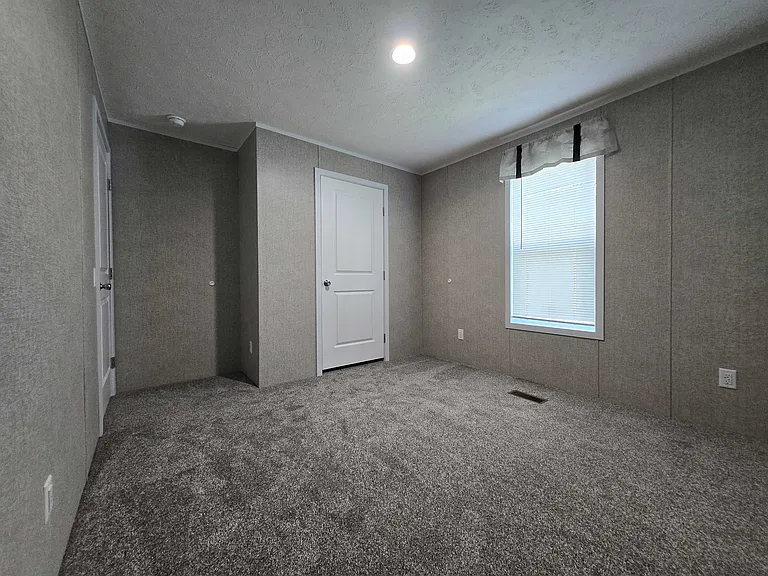 29800 Guilford Cir #423 — Photo 37