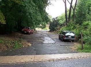 19 Pine Dr, Oyster Bay, NY 11771