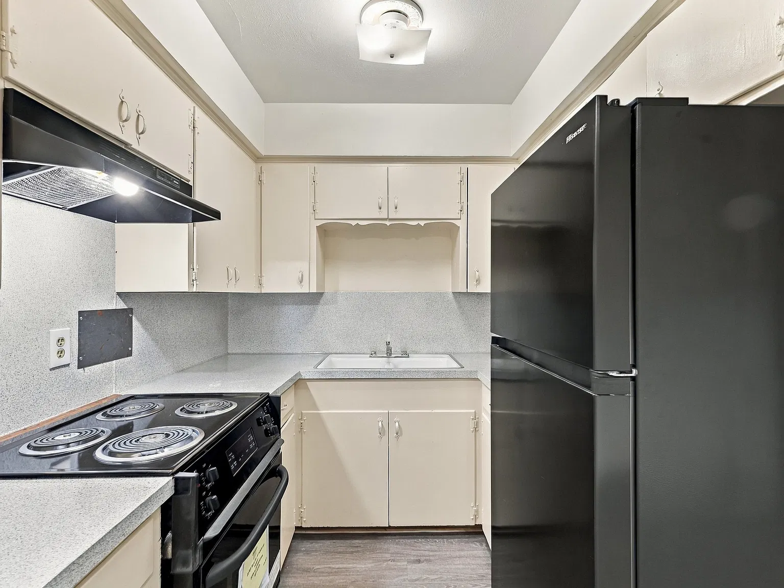 411 East Polk Street - 8 — Photo 2