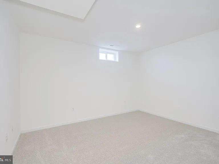 519 Fontana Cir — Photo 9