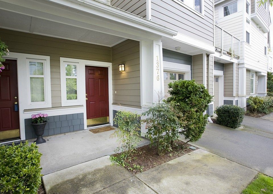 1st image of 1376 Huckleberry Cir #1376