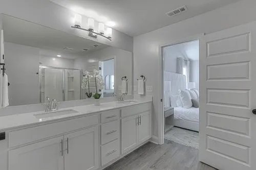 201 Residences — Photo 17
