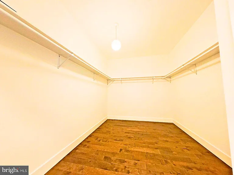 421 Wallace St — Photo 26