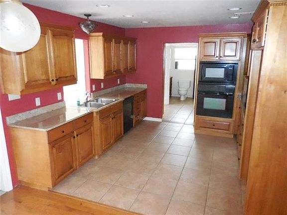 3rd image of 4200 Mountain View Dr