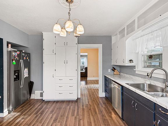 3rd image of 111 3RD STREET