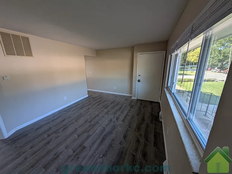 501 S Scott Ave #A — Photo 2