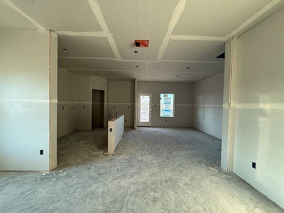 3rd image of 3301 Fordham Ave