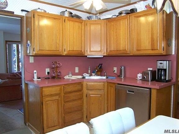 5th image of 17 Roslyn Ct