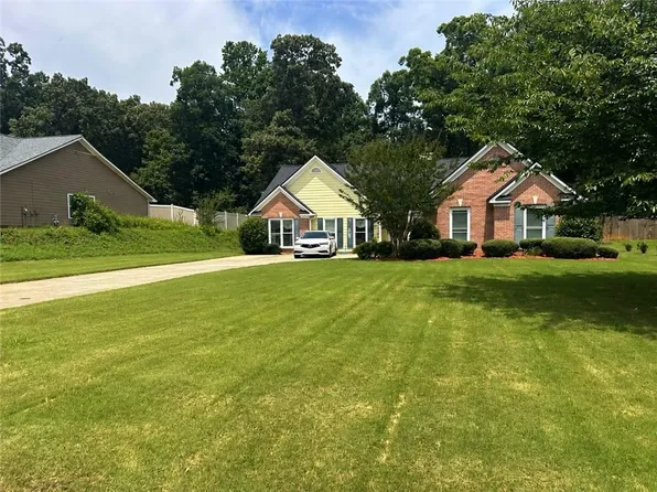 5603 Newberry Point Dr, Flowery Branch, GA 30542