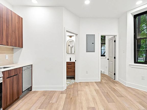 5th image of 3206 Dauphin St #7019AB314