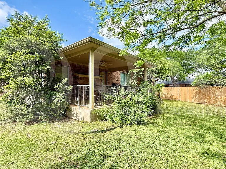1621 Liberty Oaks Blvd — Photo 2