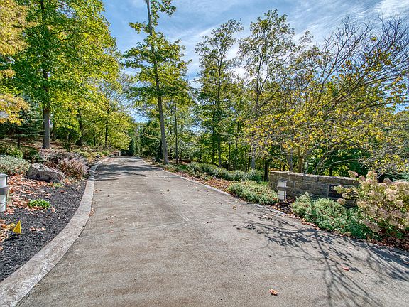 4th image of 903 Squire Oaks Dr