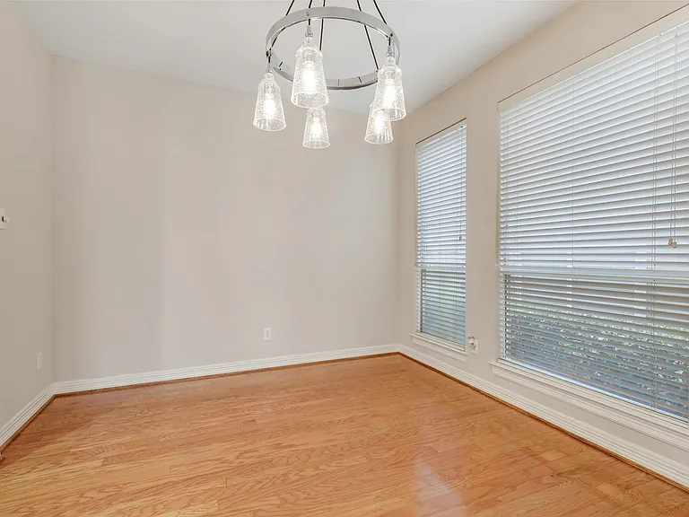 1007 W Bluff St — Photo 6