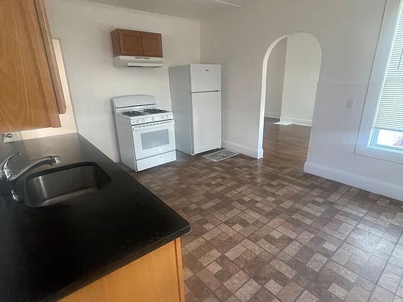2nd image of 133-135 Chestnut St #135-1