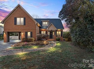 1130 Montford Dr, Charlotte, NC 28209