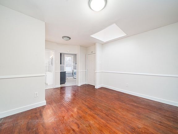 5th image of 154 Van Horne St APT 2