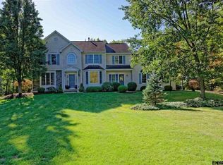 66 E Claremont Dr, Voorheesville, NY 12186