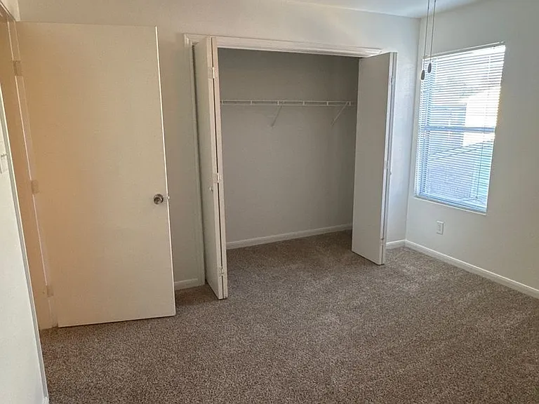 Emerald Cove Apartments — Photo 129