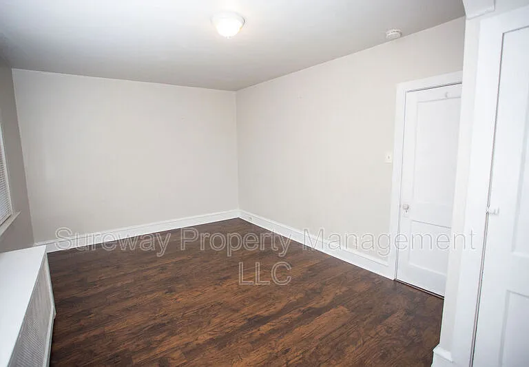 1034B Collings Ave — Photo 6