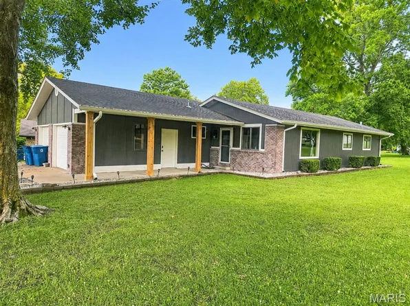 70 S Meadow Ln, Glen Carbon, IL 62034