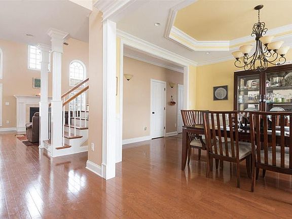 3rd image of 7818 Chillingsworth Ln