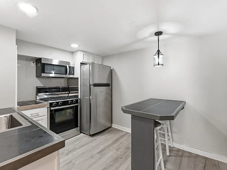 9 Hunters Rd #B — Photo 15
