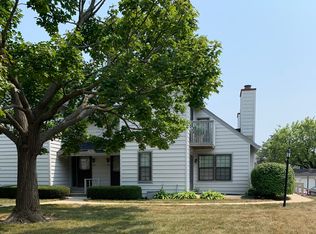 703 Wakefield Rd, Gurnee, IL 60031