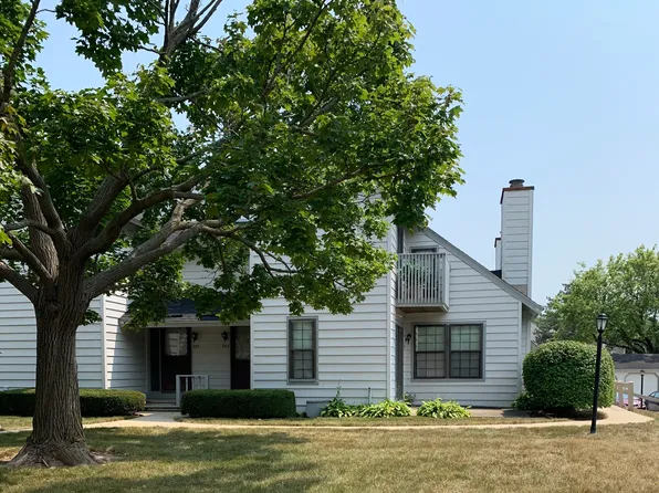 703 Wakefield Rd, Gurnee, IL 60031