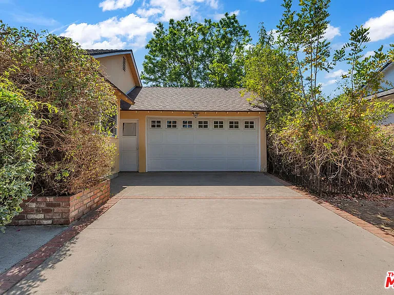 9322 Lasaine Ave — Photo 38