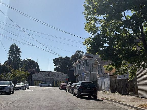 4th image of 686 29th St