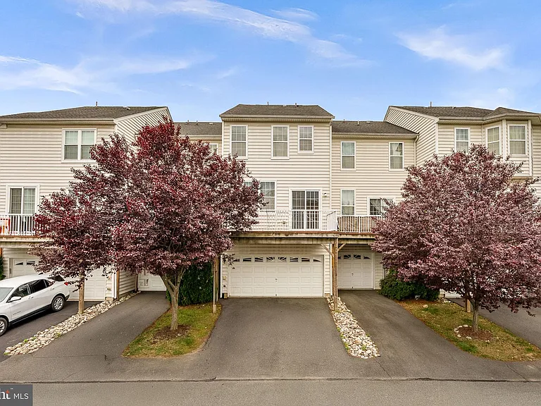 23144 Flora Mure Dr — Photo 3