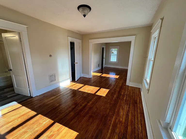 286 Potomac Ave — Photo 10