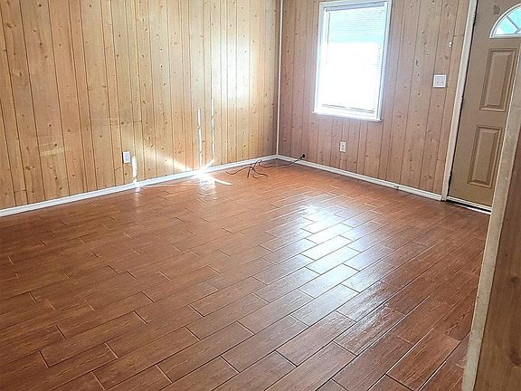 3rd image of 1279 Lake Dr