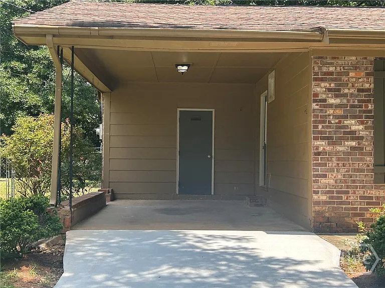 1020 Tuxedo Ln — Photo 3